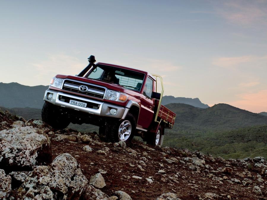  Toyota Land Cruiser 70 Cab Chassis GXL 2007 года  (фото 11 из 13)
